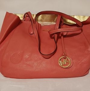 Michael Kors REVERSIBLE Lrg tote w matching detachable pouchette(WALLET SOLD SEP